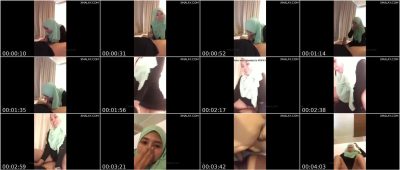 Green Hijabi Blowjob malay girl