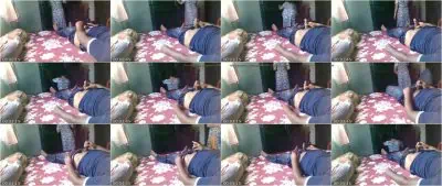 Jakol mode sa harap ng katulong na naglilinis